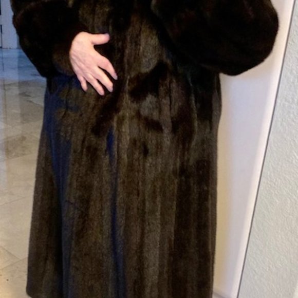 Full length ranch mink coat size 16. - Picture 5 of 7
